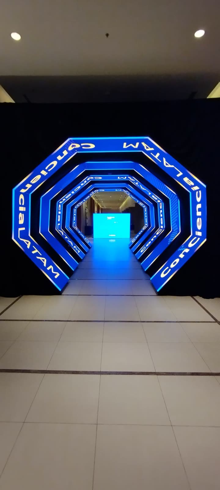 Túnel LED · Ciencia LATAM