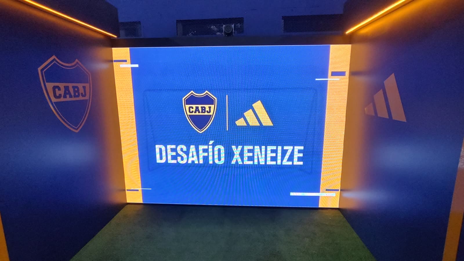 Arco con pantalla LED del Desafío Xeneize