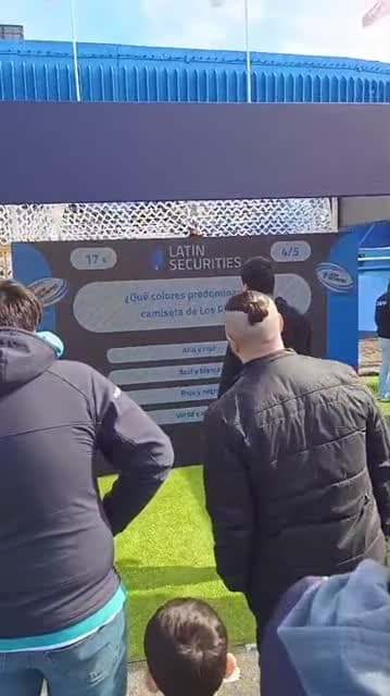 Juego en tótem al aire libre