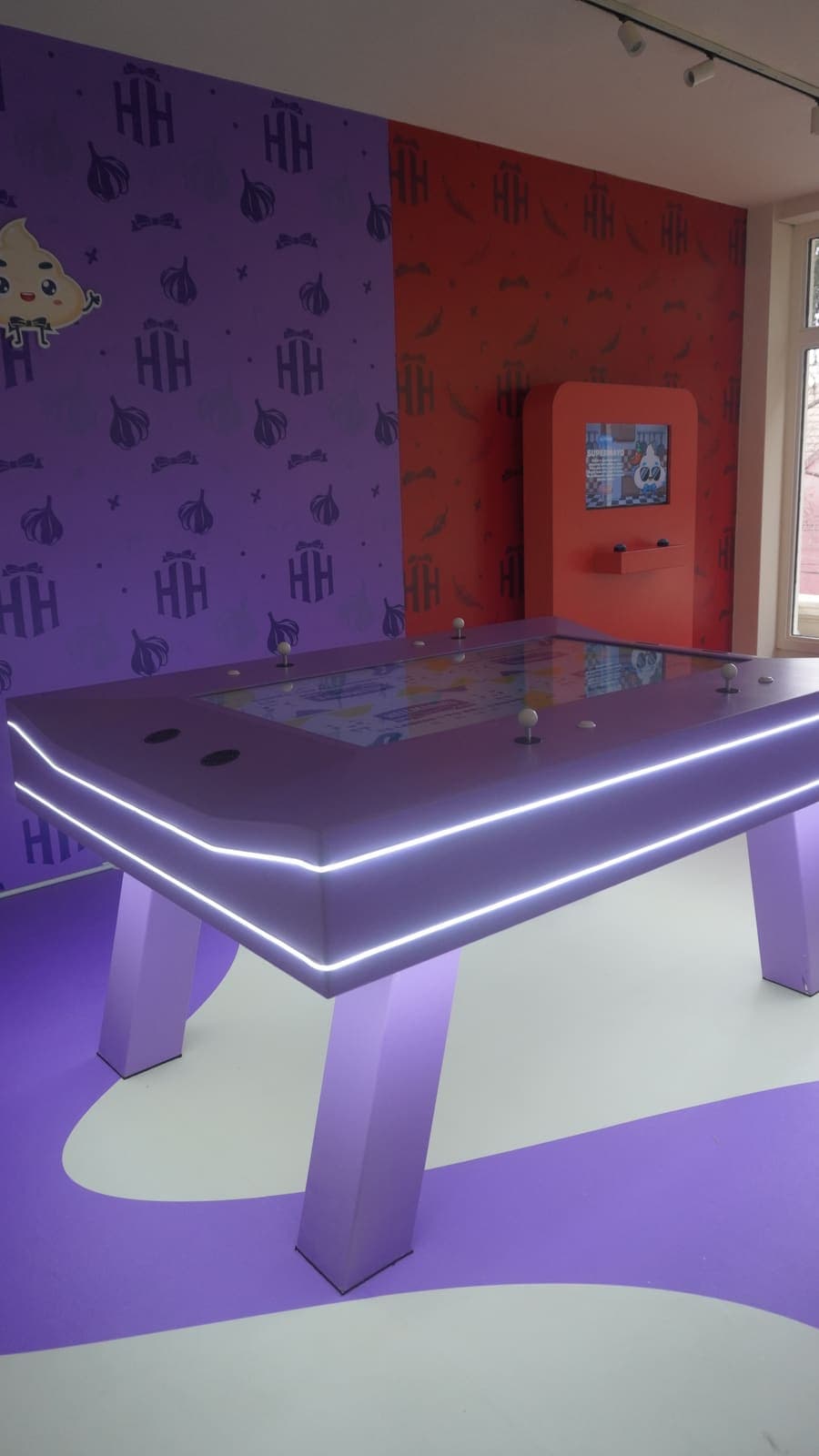 Mesa arcade para cuatro · Hellmann's