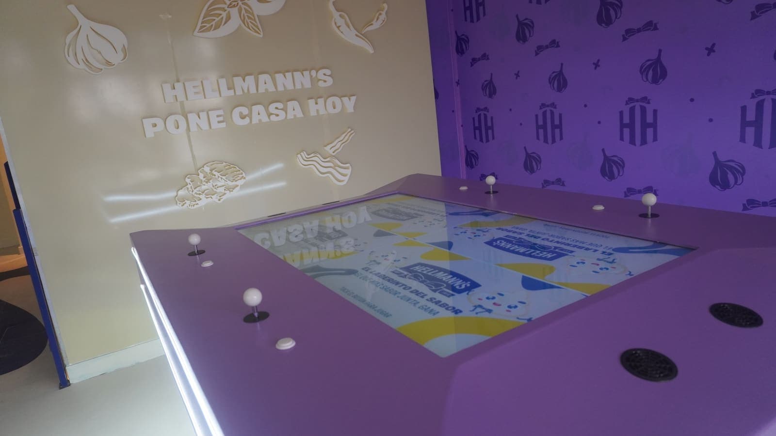 Mesa arcade para cuatro · Hellmann's