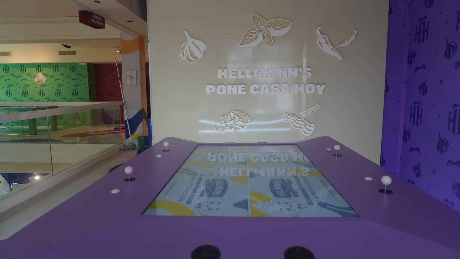 Mesa arcade para cuatro · Hellmann's
