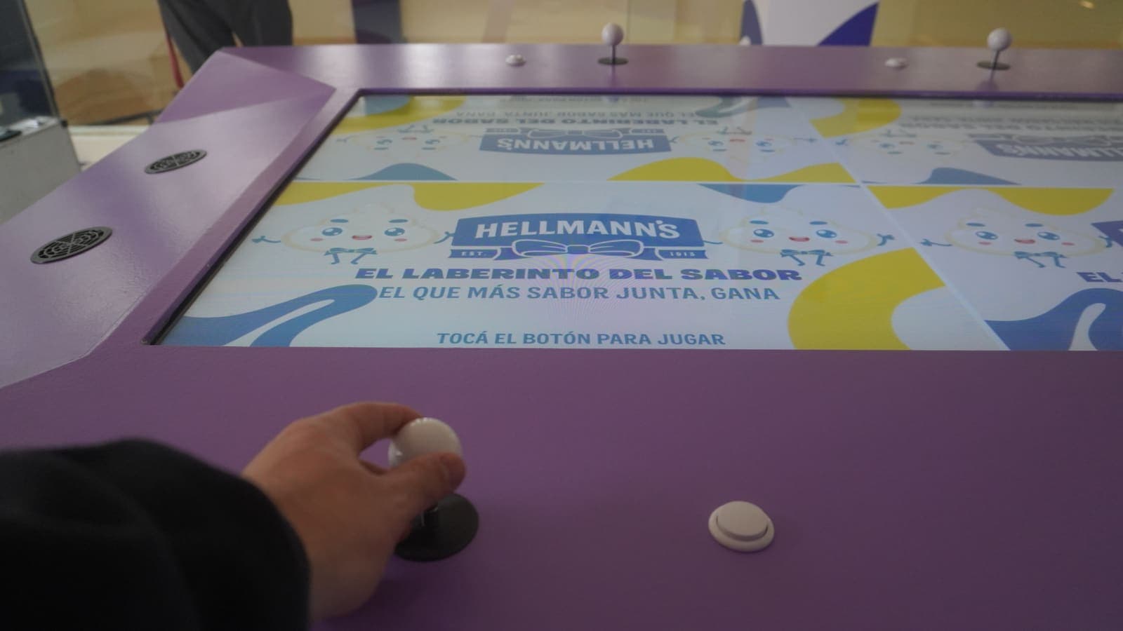 Mesa arcade para cuatro · Hellmann's